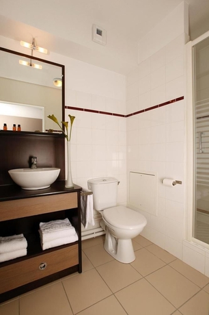 Imagen de la habitación del Hotel Appart'city Confort Pau Centre. Foto 12