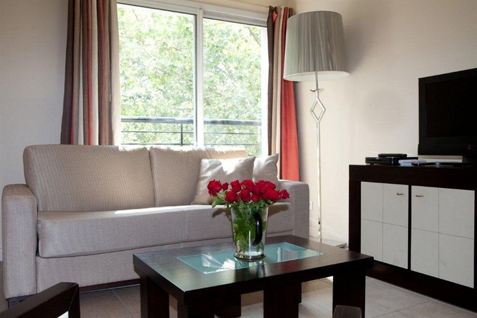 Imagen de los interiores del Hotel Appart'h&ocirc;tel La Villa Carnot Cannes. Foto 11
