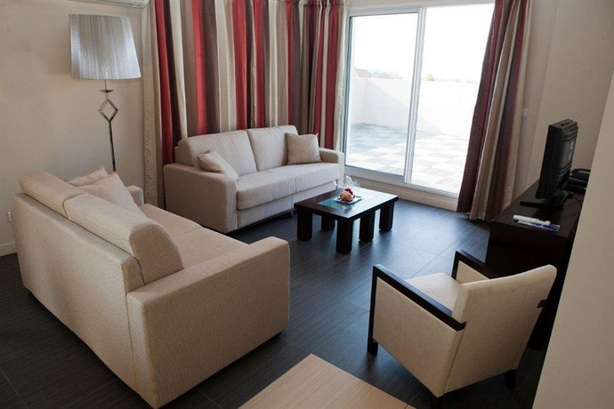 Imagen de los interiores del Hotel Appart'h&ocirc;tel La Villa Carnot Cannes. Foto 12