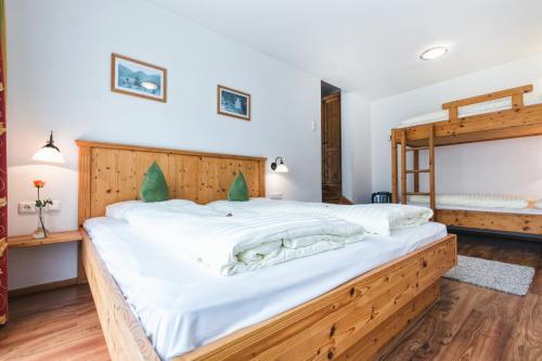 Imagen de la habitación del Hotel Apparthotel AlpenChalet. Foto 9