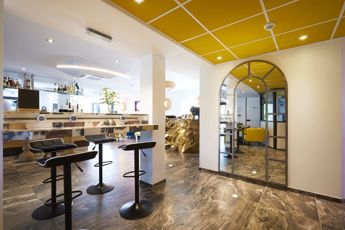 Imagen de los interiores del Hotel Apparthotel La Girafe. Foto 15