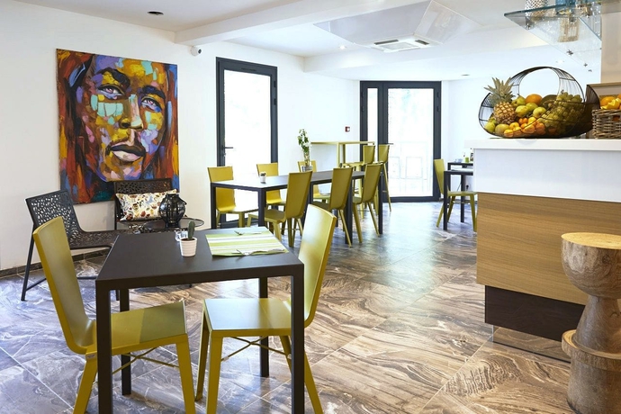 Imagen de los interiores del Hotel Apparthotel La Girafe. Foto 16