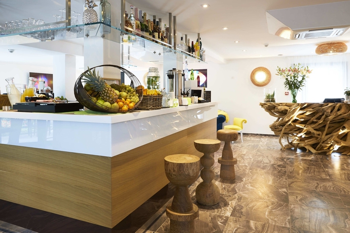 Imagen de los interiores del Hotel Apparthotel La Girafe. Foto 19