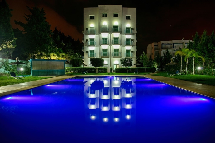 Imagen de la piscina del Hotel Appart-hotel Riviera Beach Cabo Negro. Foto 19