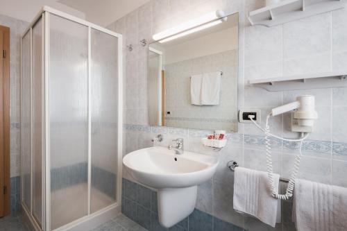 Imagen de la habitación del Hotel Apparthotel Sellaronda. Foto 6