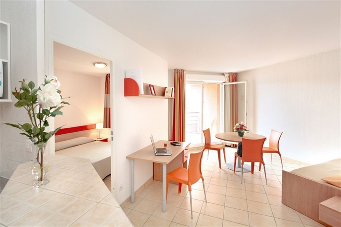 Imagen de los interiores del Hotel Appart’city Classic Aix En Provence – La Duranne. Foto 6