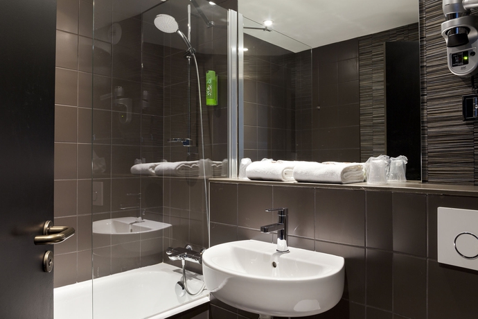 Imagen de la habitación del Hotel Appia La Fayette. Foto 13