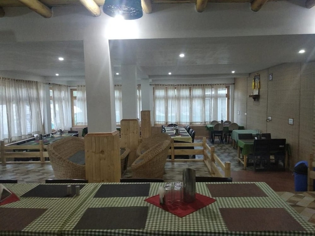 Imagen del bar/restaurante del Hotel Apple Cottage Nubra - Glamping. Foto 6
