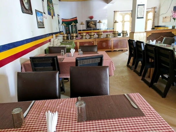 Imagen del bar/restaurante del Hotel Apple Cottage Nubra - Glamping. Foto 7