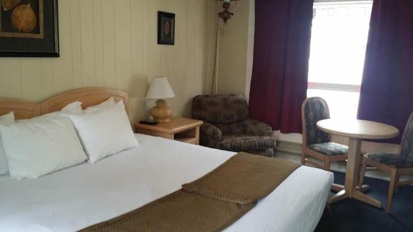 Imagen general del Hotel Apple Tree Inn, Radium Hot Springs. Foto 6