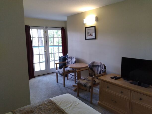 Imagen de la habitación del Hotel Apple Tree Inn, Radium Hot Springs. Foto 16