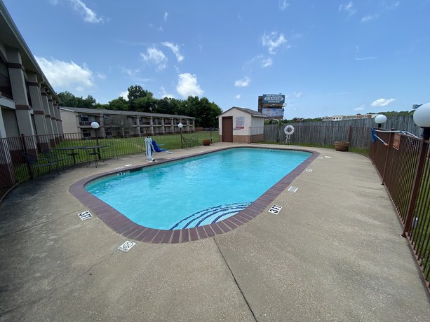 Imagen de la piscina del Hotel Apple Tree Inn Tyler Lindale. Foto 19