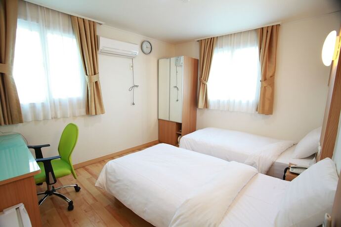 Imagen de la habitación del Hotel Appletree. Foto 25