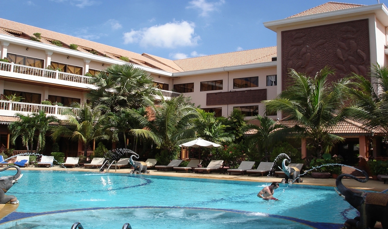 Imagen de la piscina del Hotel Apsara Angkor Resort and Conference. Foto 16