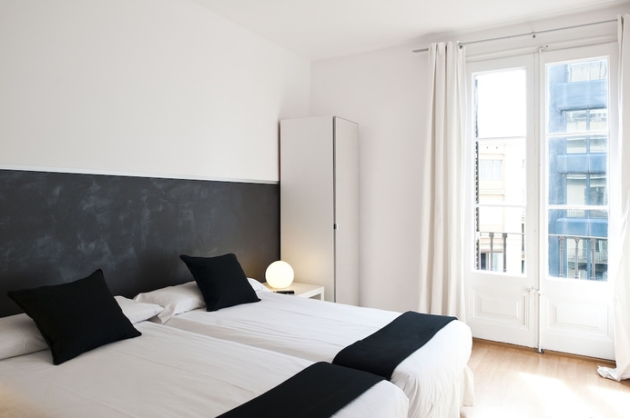 Imagen de la habitación del Hotel Aptbcn Super Balmes. Foto 3