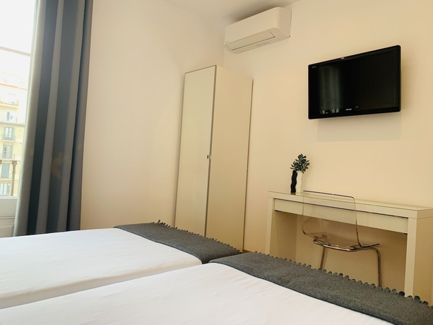 Imagen de la habitación del Hotel Aptbcn Super Balmes. Foto 5