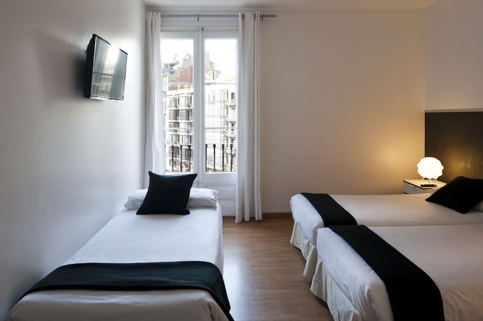 Imagen de la habitación del Hotel Aptbcn Super Balmes. Foto 8