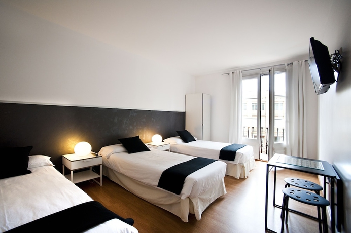 Imagen de la habitación del Hotel Aptbcn Super Balmes. Foto 9