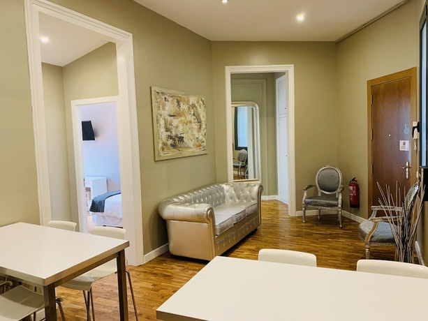 Imagen de los interiores del Hotel Aptbcn Super Balmes. Foto 18