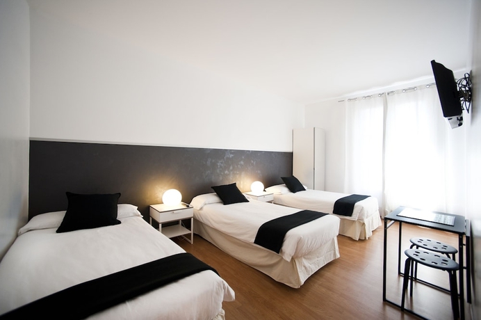 Imagen de la habitación del Hotel Aptbcn Super Balmes. Foto 12