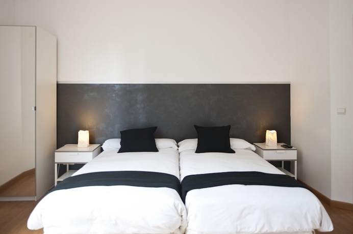 Imagen de la habitación del Hotel Aptbcn Super Balmes. Foto 14