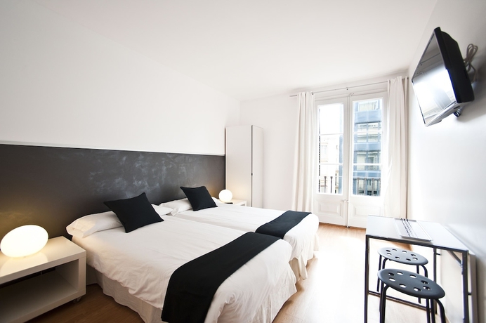 Imagen de la habitación del Hotel Aptbcn Super Balmes. Foto 15