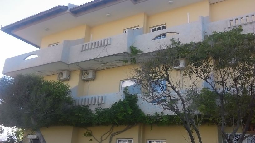 Imagen de los exteriores del Hotel Aptera Beach. Foto 6