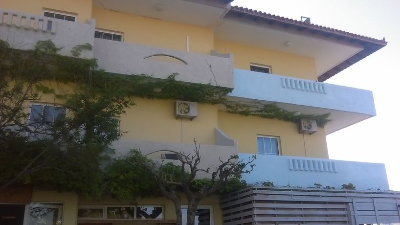 Imagen de los exteriores del Hotel Aptera Beach. Foto 7