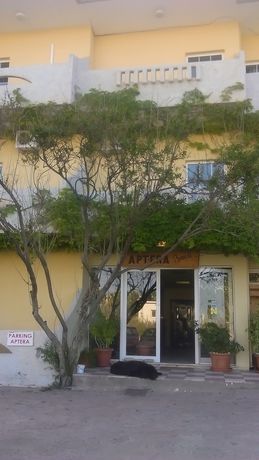 Imagen de los exteriores del Hotel Aptera Beach. Foto 9