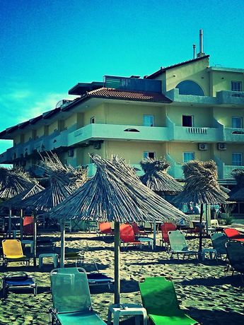 Imagen de los exteriores del Hotel Aptera Beach. Foto 11