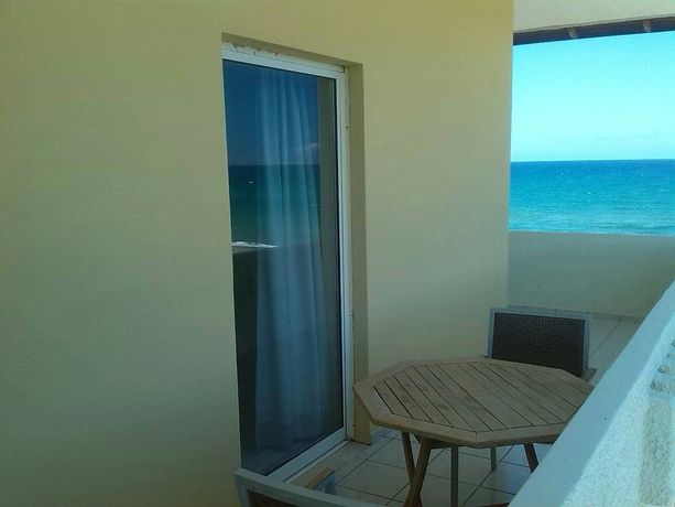 Imagen de los exteriores del Hotel Aptera Beach. Foto 12