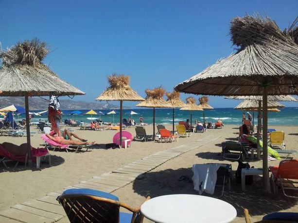 Imagen de los exteriores del Hotel Aptera Beach. Foto 15
