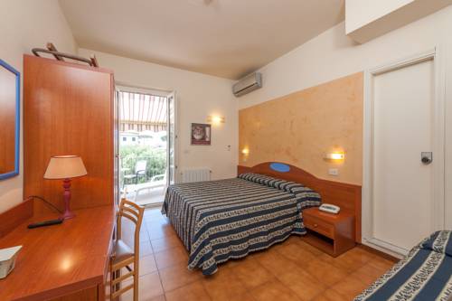 Imagen de la habitación del Hotel Apuana. Foto 6
