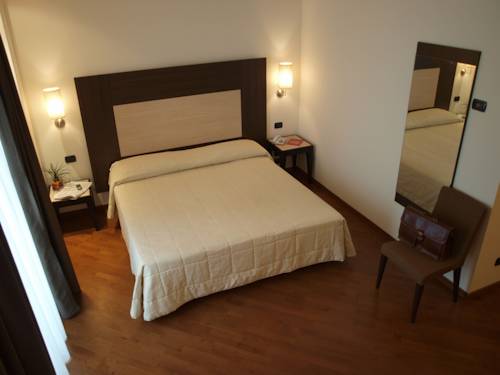 Imagen de la habitación del Hotel Apulia Lucera. Foto 6