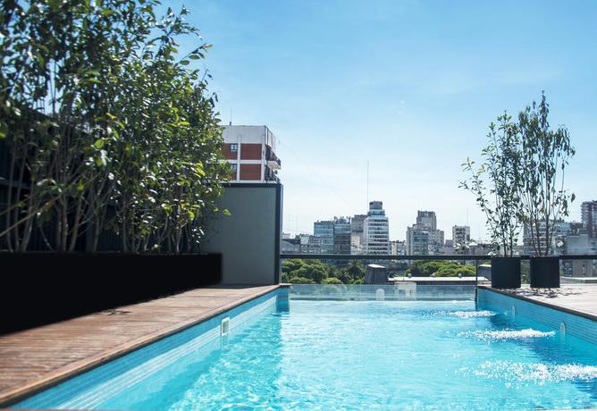 Imagen de la piscina del Hotel Aq Tailored Suites. Foto 7