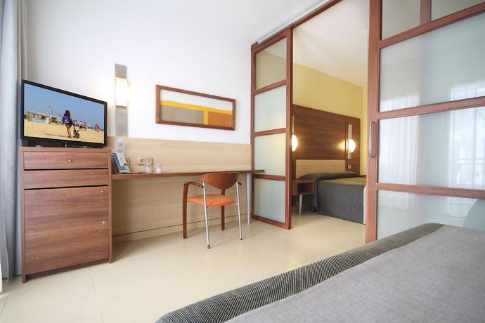 Imagen de la habitación del Hotel Aqua Aquamarina. Foto 3