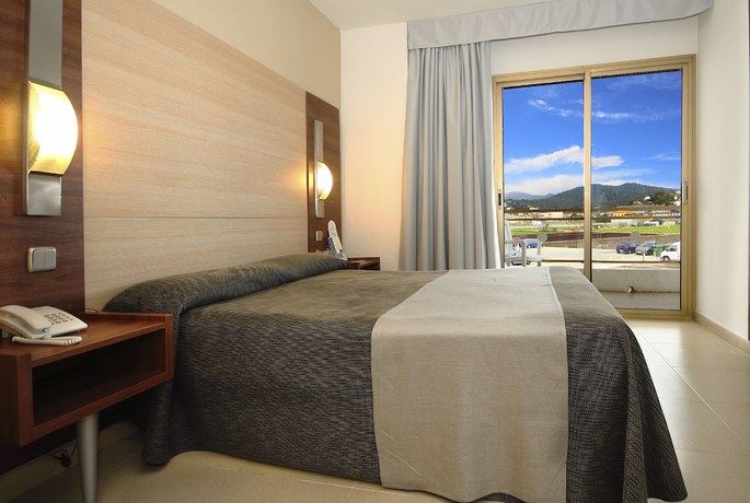 Imagen de la habitación del Hotel Aqua Aquamarina. Foto 8