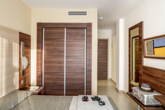 Imagen de la habitación del Hotel Aqua Aquamarina. Foto 11