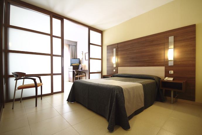 Imagen de la habitación del Hotel Aqua Aquamarina. Foto 13