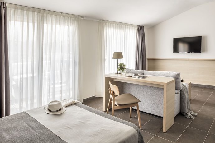 Imagen de la habitación del Hotel Aqua Aquamarina. Foto 17