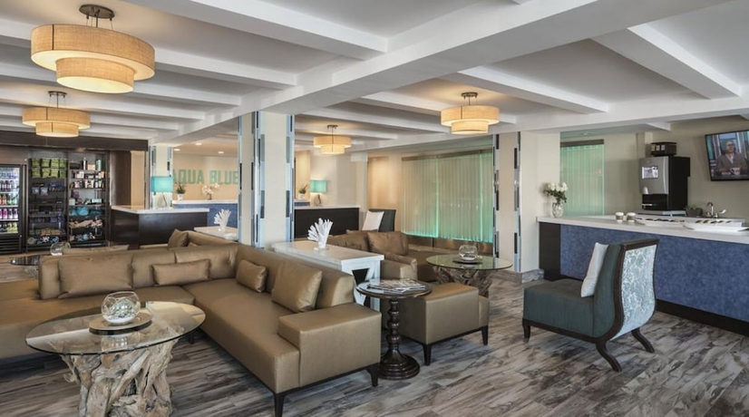 Imagen de los interiores del Hotel Aqua Blue and Conference Center. Foto 18