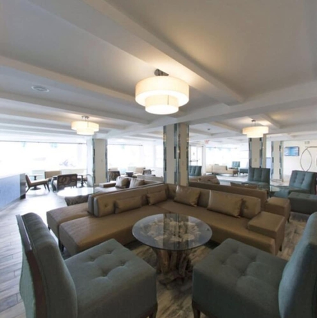 Imagen de los interiores del Hotel Aqua Blue and Conference Center. Foto 19