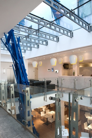 Imagen de los interiores del Hotel Aqua By Happyculture. Foto 18