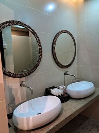 Imagen de la habitación del Hotel Aqua Frontier and Restaurant. Foto 12