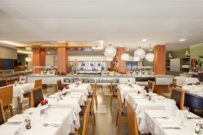 Imagen del bar/restaurante del Hotel Aqua Hotel Bertran Park. Foto 6