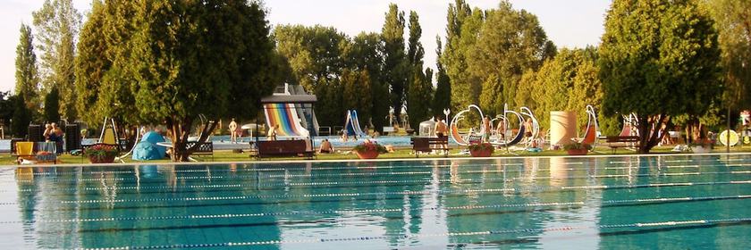 Imagen de la piscina del Hotel Aqua, Komárom. Foto 16