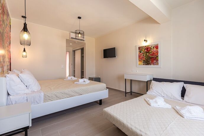 Imagen general del Hotel Aqua Luxury Suites Roda. Foto 3