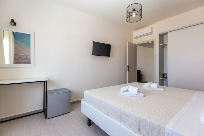 Imagen de la habitación del Hotel Aqua Luxury Suites Roda. Foto 20
