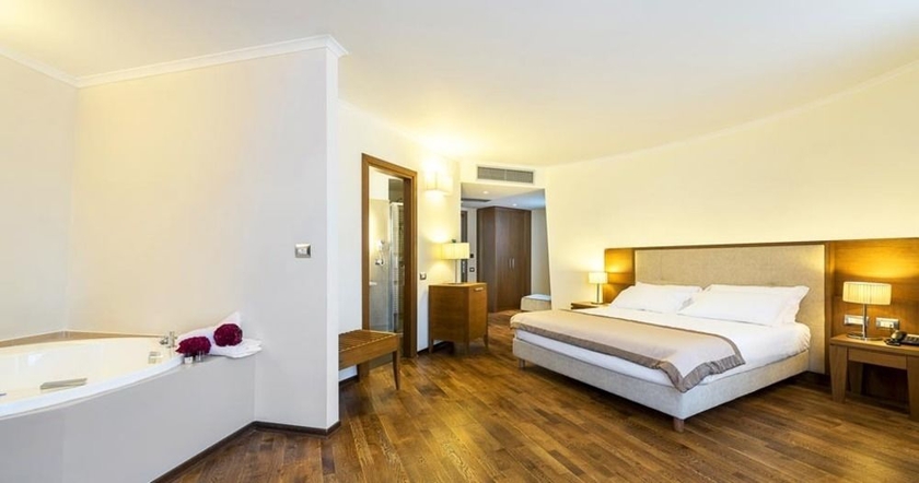 Imagen de la habitación del Hotel Aqua Montis Resort and Spa. Foto 13