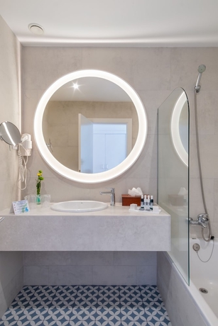 Imagen de la habitación del Hotel Aqua Natura Bay. Foto 7